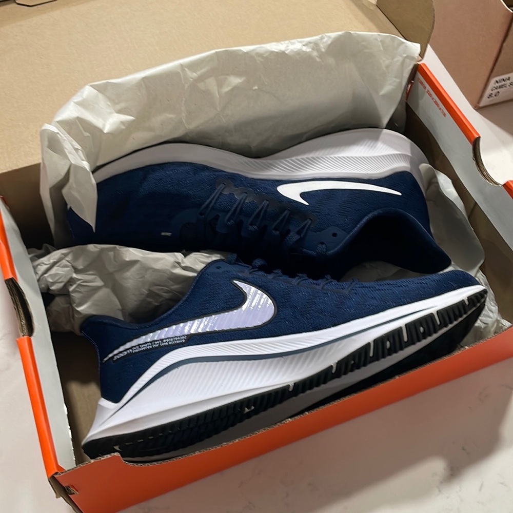 Brand New Nike Zoom Navy Tennis Shoes! In box - never worn